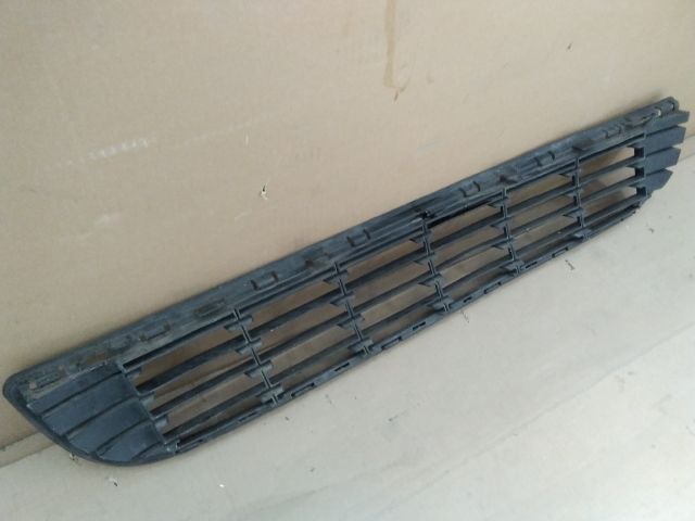 bontott PEUGEOT PARTNER Első Lökhárító Alsó Középső Díszrács