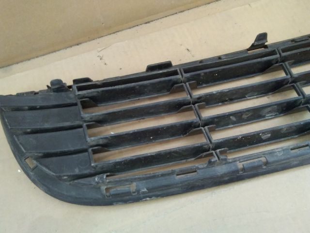 bontott PEUGEOT PARTNER Első Lökhárító Alsó Középső Díszrács