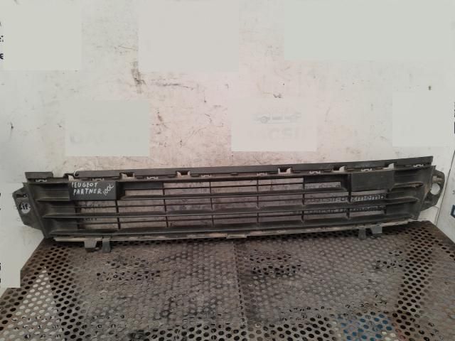 bontott PEUGEOT PARTNER Első Lökhárító Alsó Középső Díszrács
