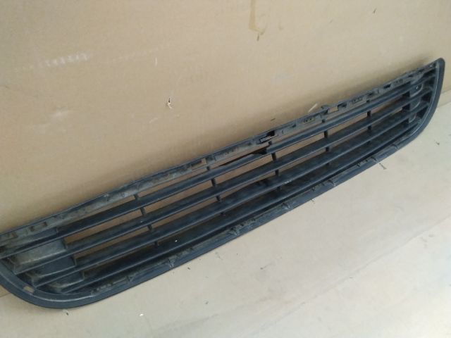 bontott PEUGEOT PARTNER Első Lökhárító Alsó Középső Díszrács