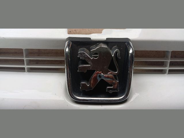 bontott PEUGEOT PARTNER Első Lökhárító Díszléc