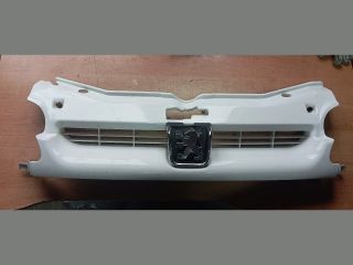 bontott PEUGEOT PARTNER Első Lökhárító Díszléc