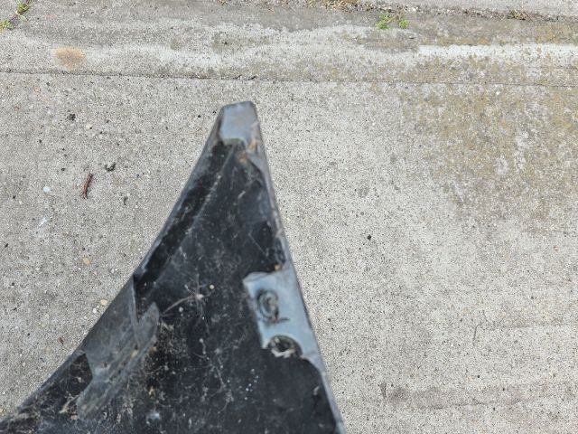 bontott PEUGEOT PARTNER Első Lökhárító Díszléc