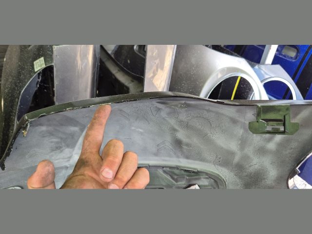 bontott PEUGEOT PARTNER Első Lökhárító (Üresen)