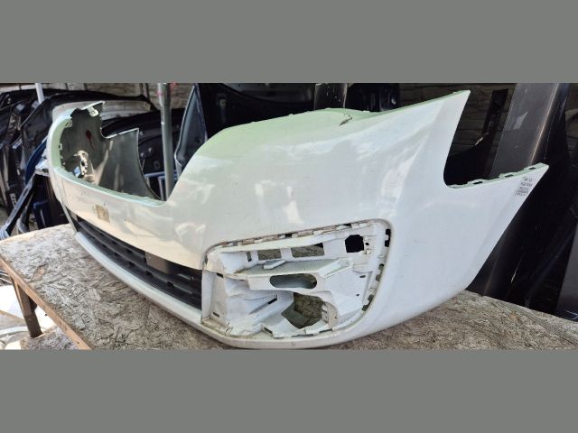 bontott PEUGEOT PARTNER Első Lökhárító (Üresen)