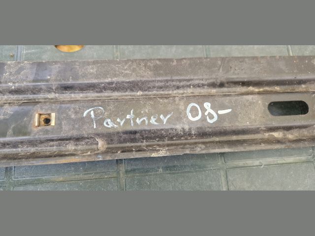 bontott PEUGEOT PARTNER Homlokfal Alsó Tartó