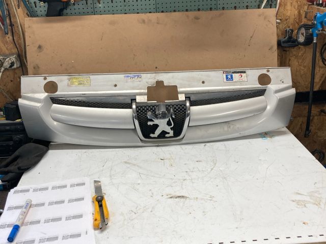 bontott PEUGEOT PARTNER Hűtőrács