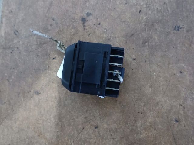 bontott PEUGEOT PARTNER Jobb első Ablakemelő Kapcsoló