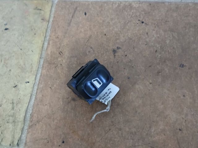 bontott PEUGEOT PARTNER Jobb első Ablakemelő Kapcsoló