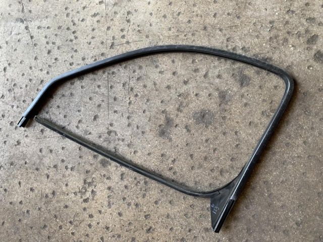 bontott PEUGEOT PARTNER Jobb első Ablakvezető Gumi