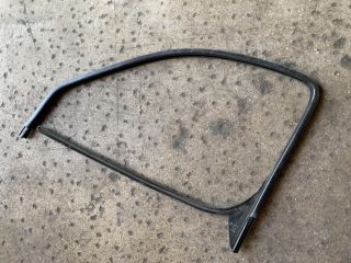 bontott PEUGEOT PARTNER Jobb első Ablakvezető Gumi