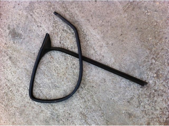 bontott PEUGEOT PARTNER Jobb első Ablakvezető Gumi