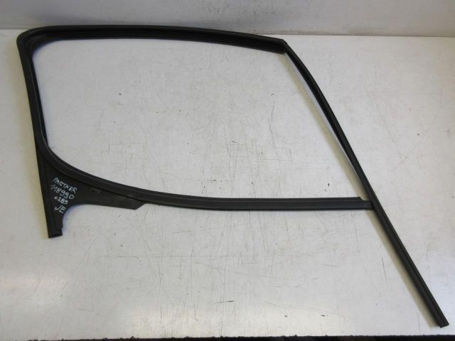 bontott PEUGEOT PARTNER Jobb első Ablakvezető Gumi