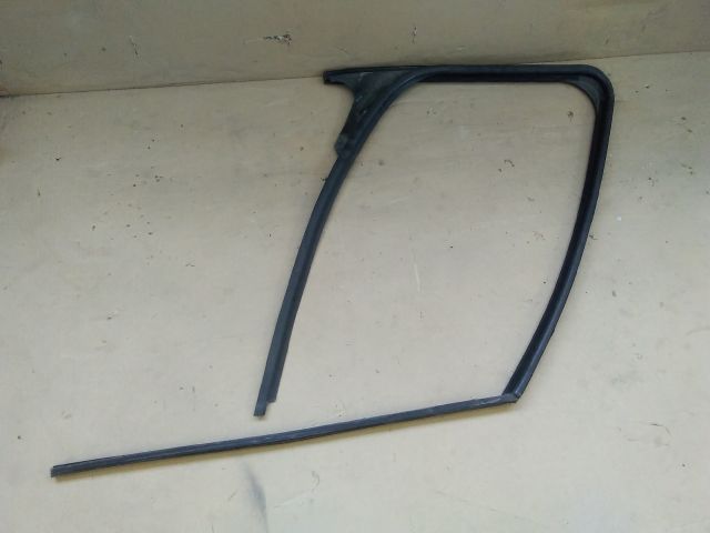 bontott PEUGEOT PARTNER Jobb első Ablakvezető Gumi