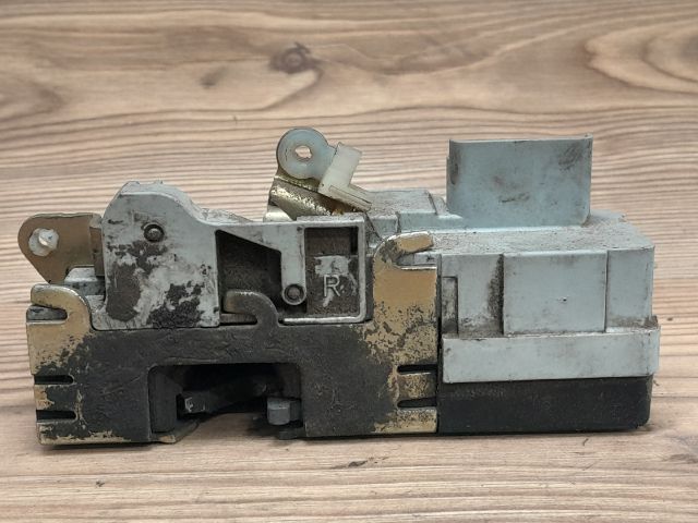 bontott PEUGEOT PARTNER Jobb első Ajtózár