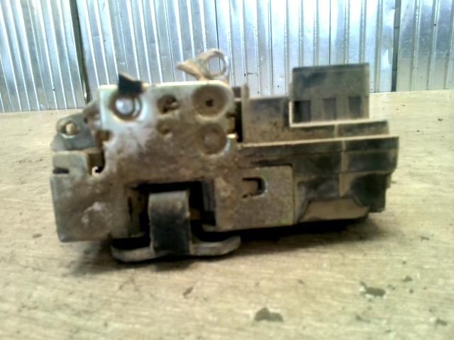 bontott PEUGEOT PARTNER Jobb első Ajtózár