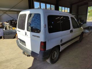 bontott PEUGEOT PARTNER Jobb első Ajtózár