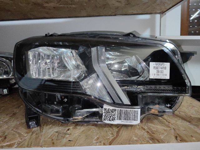 bontott PEUGEOT PARTNER Jobb Fényszóró