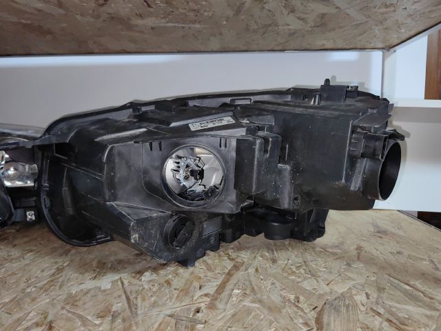 bontott PEUGEOT PARTNER Jobb Fényszóró