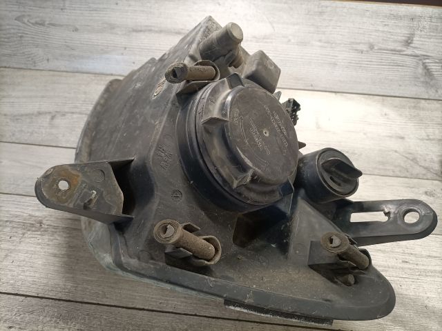 bontott PEUGEOT PARTNER Jobb Fényszóró