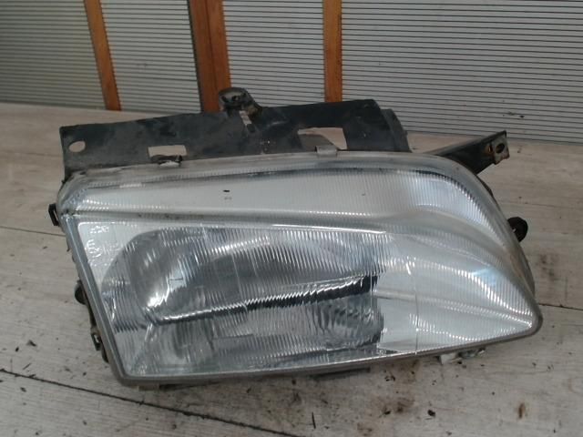 bontott PEUGEOT PARTNER Jobb Fényszóró