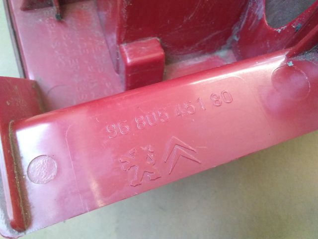 bontott PEUGEOT PARTNER Jobb Hátsó Lámpa