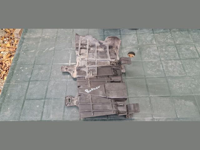 bontott PEUGEOT PARTNER Kartervédő