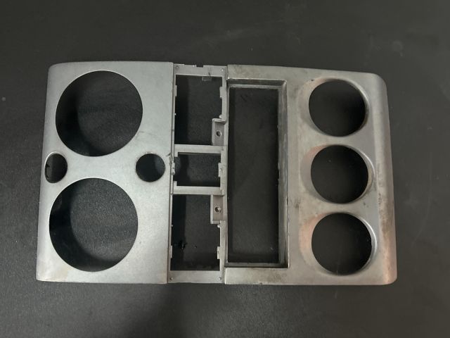 bontott PEUGEOT PARTNER Középkonzol Keret