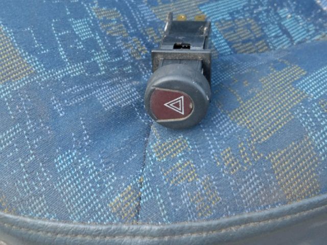 bontott PEUGEOT PARTNER Vészvillogó Kapcsoló