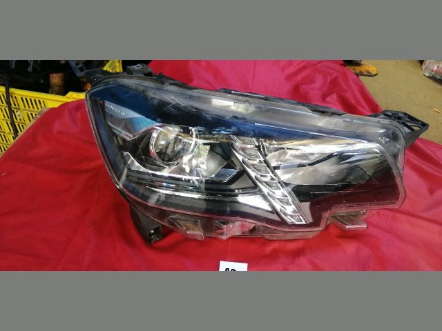 bontott PEUGEOT RIFTER Jobb első Lámpabúra