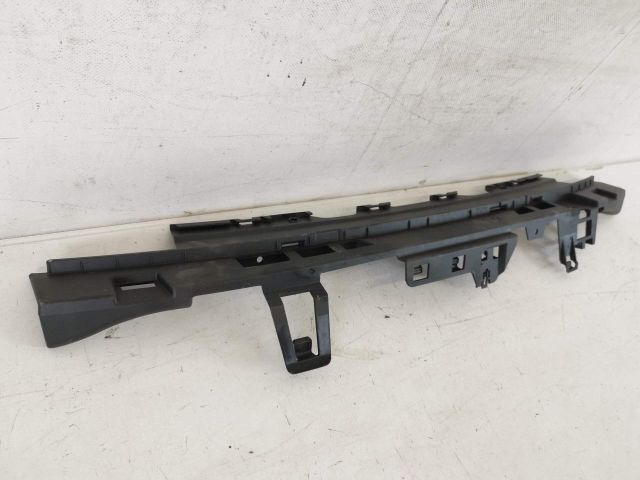 bontott PORSCHE 911 Hátsó középső Lökhárító Tartó (Műanyag)