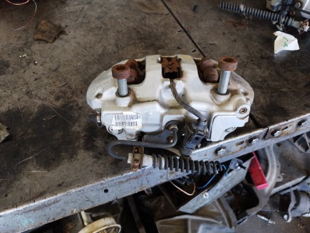 bontott PORSCHE CAYENNE Bal hátsó Féknyereg Munkahengerrel