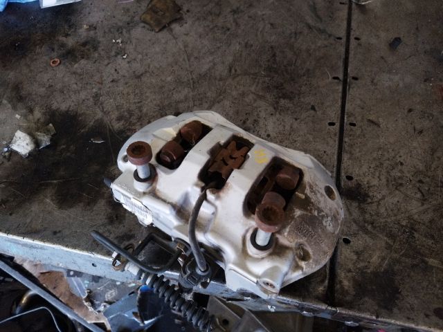 bontott PORSCHE CAYENNE Bal hátsó Féknyereg Munkahengerrel