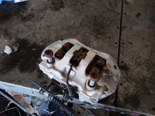 bontott PORSCHE CAYENNE Bal hátsó Féknyereg Munkahengerrel