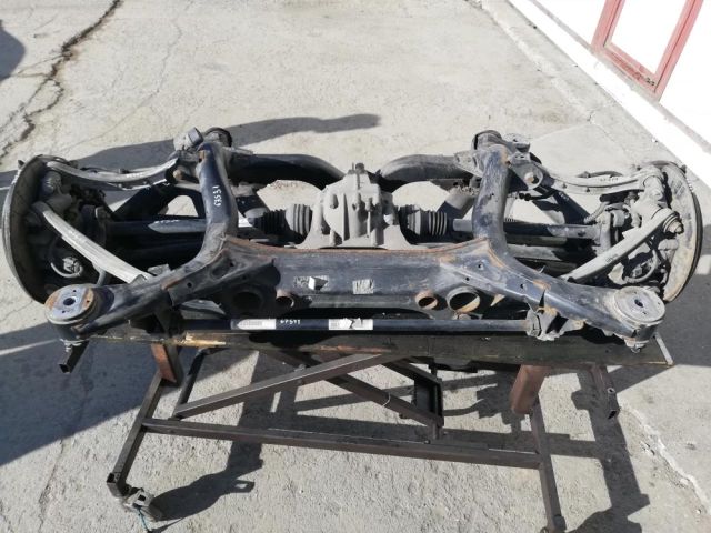 bontott PORSCHE CAYENNE Jobb hátsó Csonkállvány