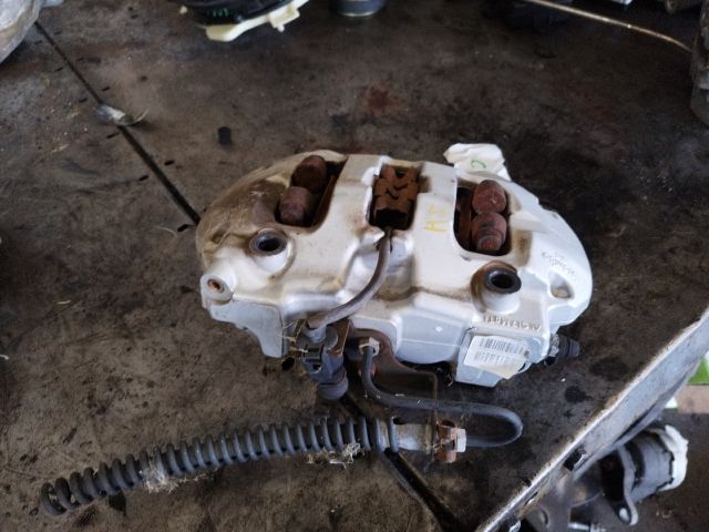 bontott PORSCHE CAYENNE Jobb hátsó Féknyereg Munkahengerrel