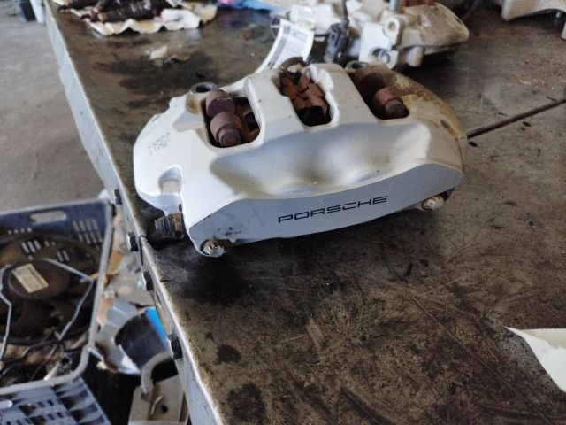 bontott PORSCHE CAYENNE Jobb hátsó Féknyereg Munkahengerrel