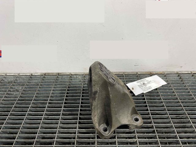 bontott PORSCHE CAYENNE Motor Tartó Bak Bal