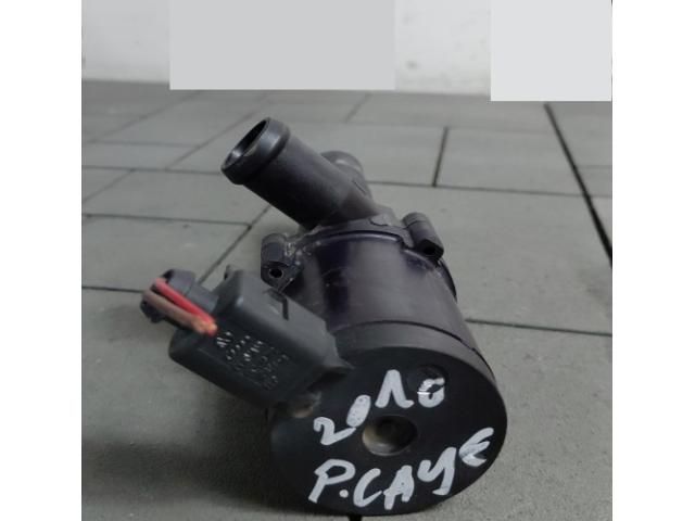 bontott PORSCHE CAYENNE Vízpumpa