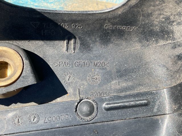 bontott PORSCHE CAYENNE Felső Motorburkolat