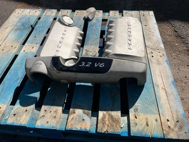 bontott PORSCHE CAYENNE Felső Motorburkolat