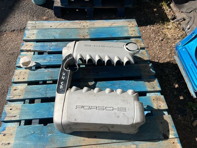 bontott PORSCHE CAYENNE Felső Motorburkolat