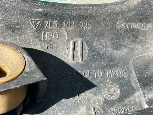 bontott PORSCHE CAYENNE Felső Motorburkolat