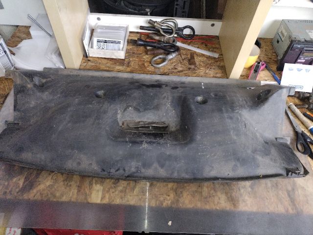 bontott PORSCHE CAYENNE Alsó Hűtő Légterelő