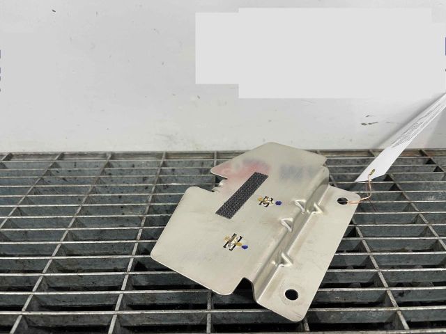 bontott PORSCHE CAYENNE Antenna Erősítő