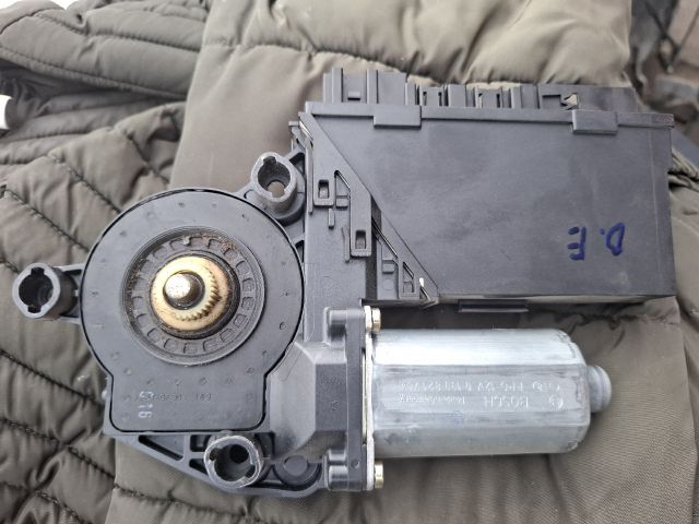 bontott PORSCHE CAYENNE Bal első Ablakemelő Motor