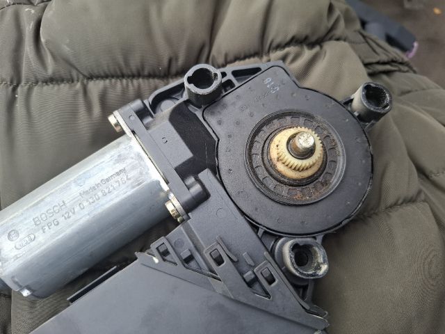 bontott PORSCHE CAYENNE Bal első Ablakemelő Motor