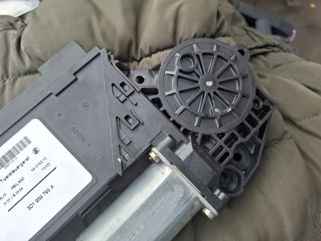 bontott PORSCHE CAYENNE Bal első Ablakemelő Motor