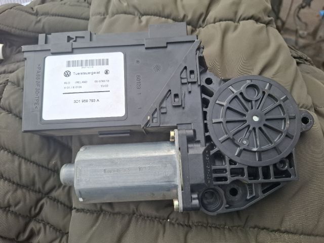 bontott PORSCHE CAYENNE Bal első Ablakemelő Motor