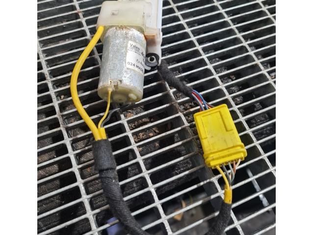 bontott PORSCHE CAYENNE Bal első Biztonsági Öv